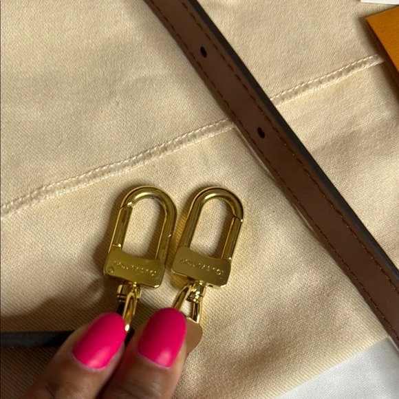 Louis Vuitton Reverse Monogram Canvas Loop Hobo - Picture 12 of 15